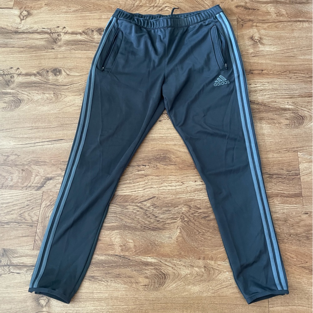 Mens Adidas Climacool athletic pants. Sz L